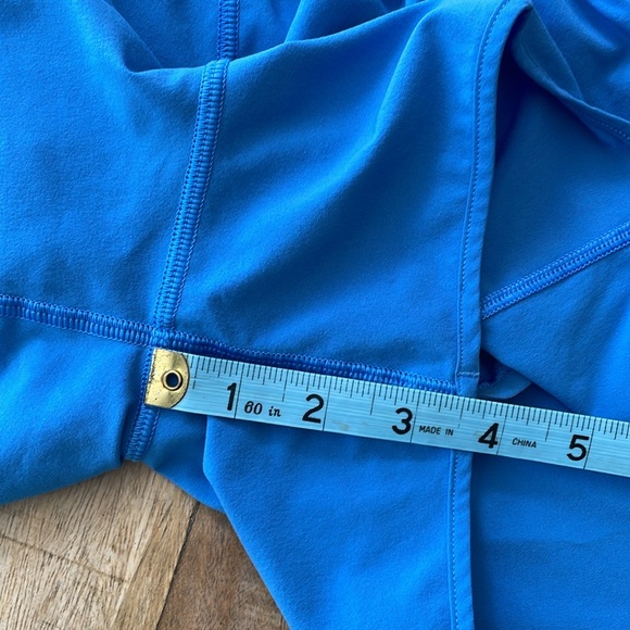 Lululemon women’s athletic shorts size 4, sized like a 2 - Picture 4 of 7